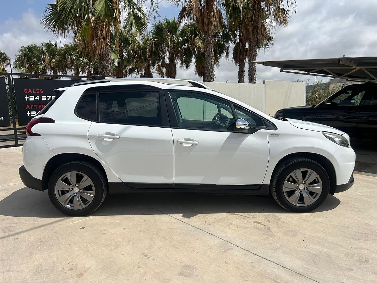 PEUGEOT 2008 STYLE 1.2 E-THP AUTO SPANISH LHD IN SPAIN 83000 MILES SUPERB 2018