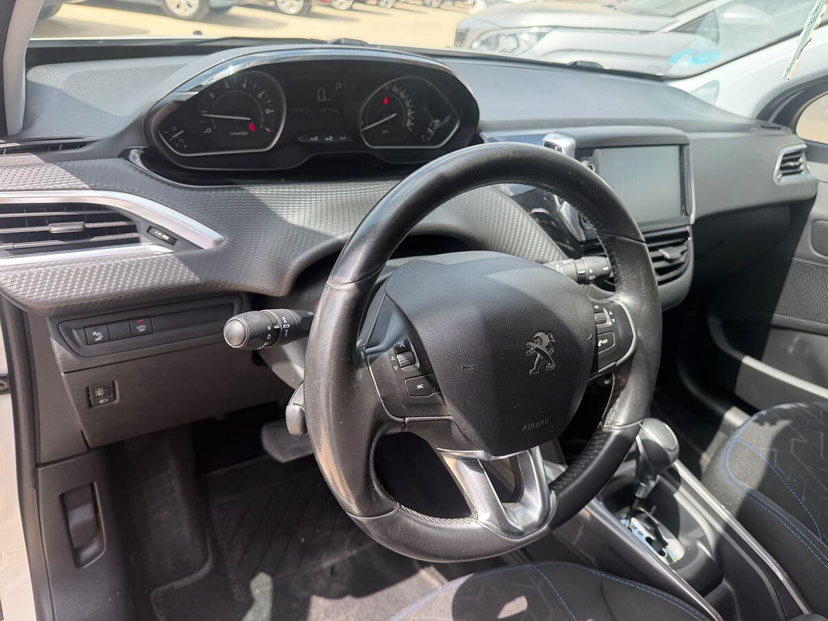 PEUGEOT 2008 STYLE 1.2 E-THP AUTO SPANISH LHD IN SPAIN 83000 MILES SUPERB 2018