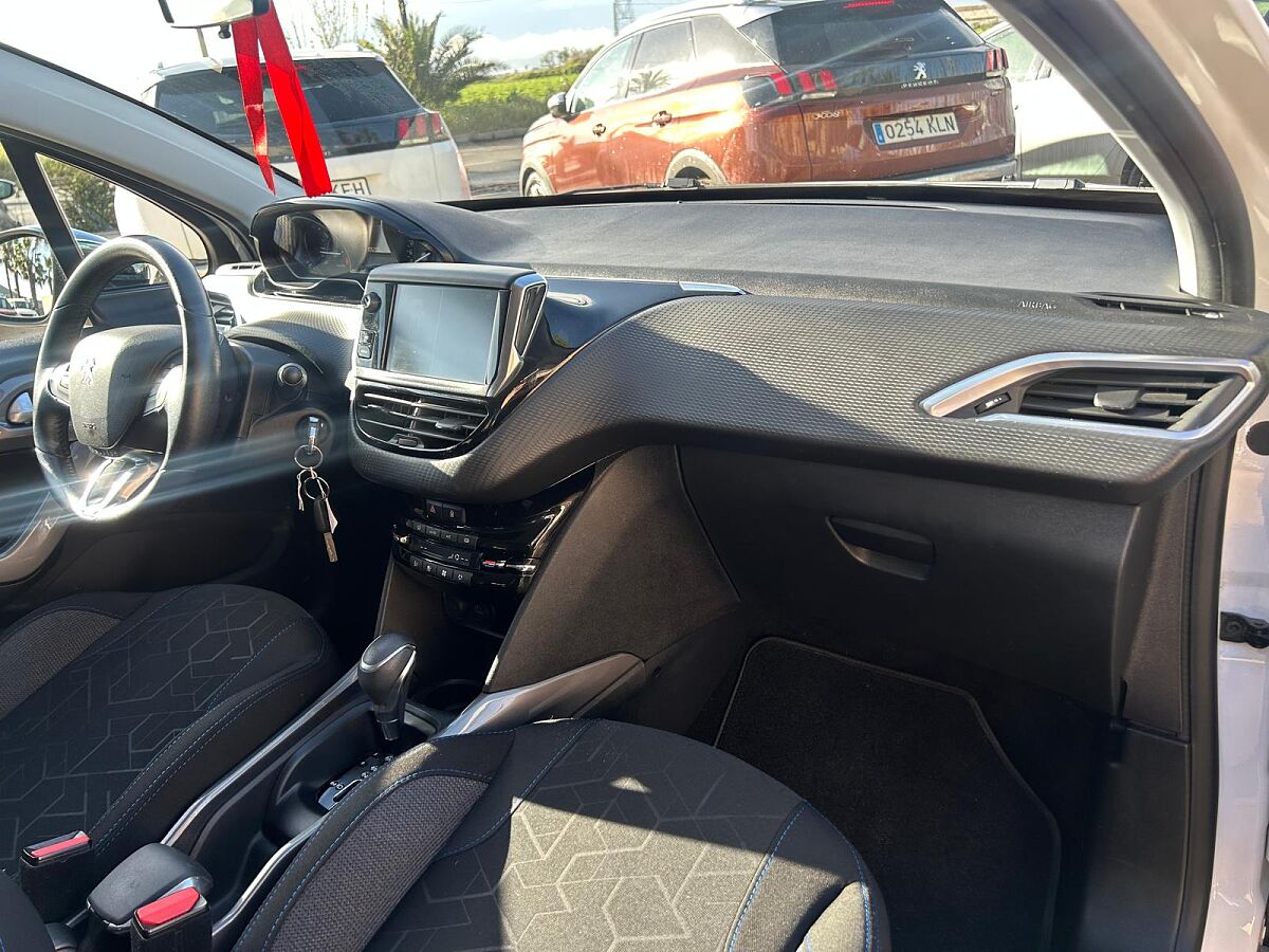 PEUGEOT 2008 STYLE 1.2 E-THP AUTO SPANISH LHD IN SPAIN 66000 MILES SUPERB 2018