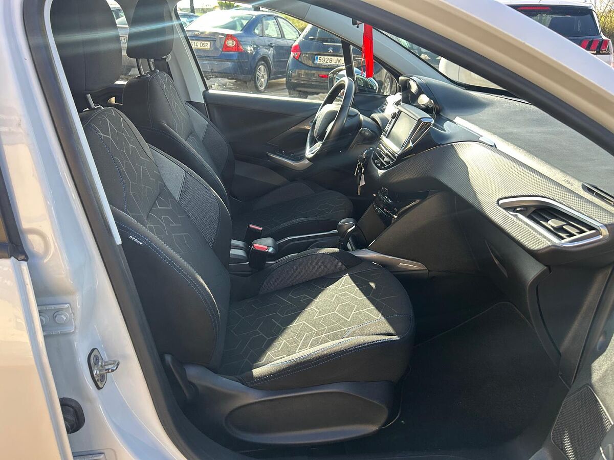 PEUGEOT 2008 STYLE 1.2 E-THP AUTO SPANISH LHD IN SPAIN 66000 MILES SUPERB 2018