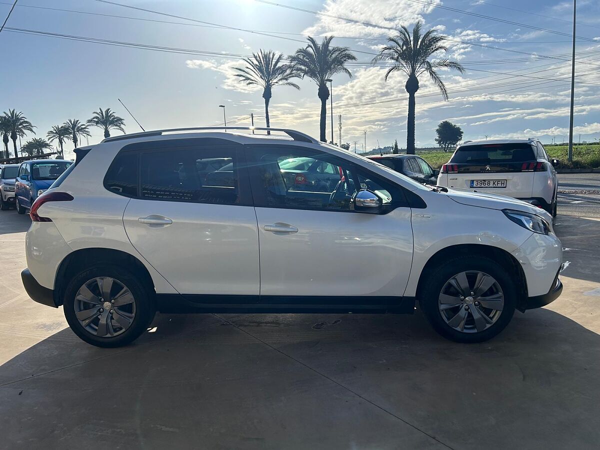 PEUGEOT 2008 STYLE 1.2 E-THP AUTO SPANISH LHD IN SPAIN 66000 MILES SUPERB 2018