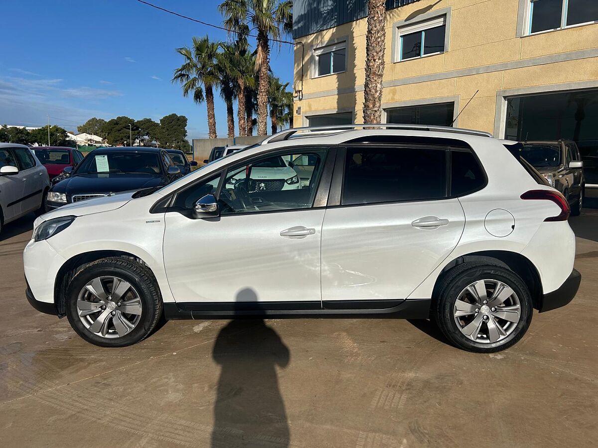 PEUGEOT 2008 STYLE 1.2 E-THP AUTO SPANISH LHD IN SPAIN 66000 MILES SUPERB 2018