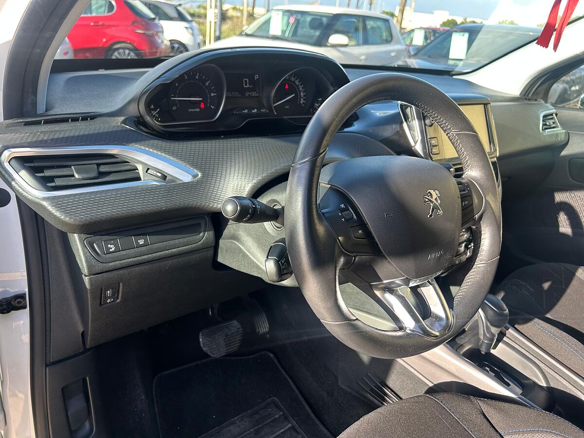 PEUGEOT 2008 STYLE 1.2 E-THP AUTO SPANISH LHD IN SPAIN 66000 MILES SUPERB 2018