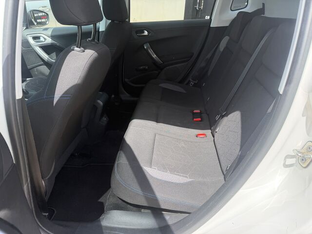 PEUGEOT 2008 STYLE 1.2 E-THP AUTO SPANISH LHD IN SPAIN 83000 MILES SUPERB 2018