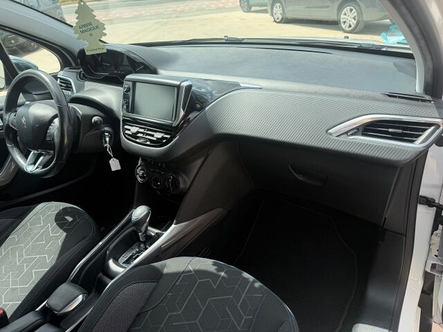 PEUGEOT 2008 STYLE 1.2 E-THP AUTO SPANISH LHD IN SPAIN 83000 MILES SUPERB 2018
