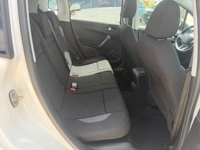 PEUGEOT 2008 STYLE 1.2 E-THP AUTO SPANISH LHD IN SPAIN 83000 MILES SUPERB 2018