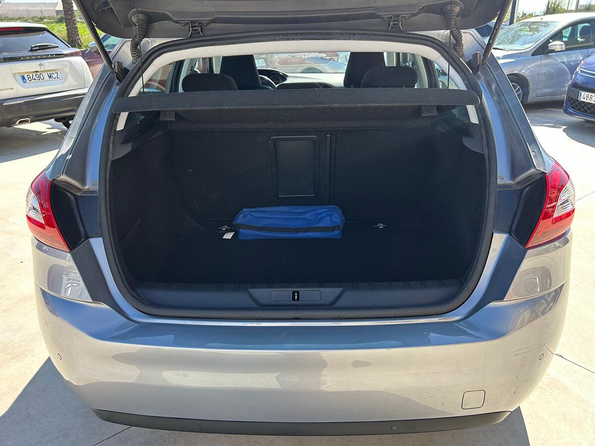 PEUGEOT 308 ALLURE 1.2 E-THP AUTO SPANISH LHD IN SPAIN 61000 MILES SUPERB 2017