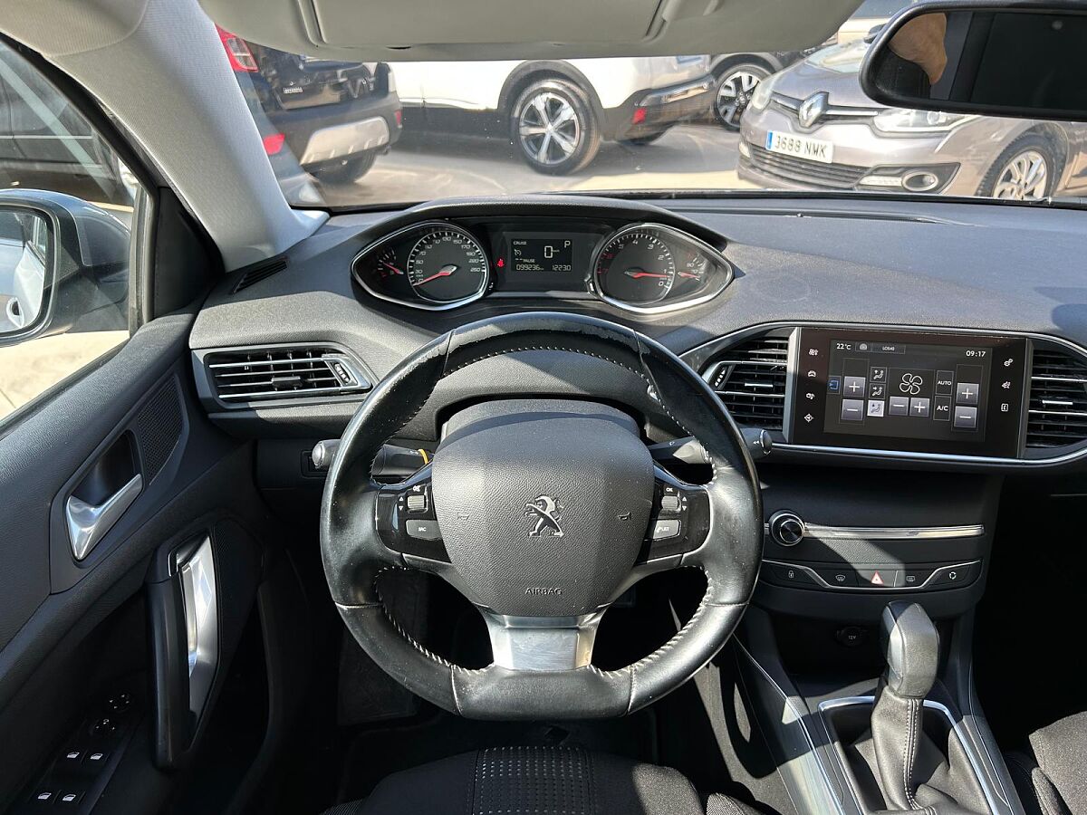PEUGEOT 308 ALLURE 1.2 E-THP AUTO SPANISH LHD IN SPAIN 61000 MILES SUPERB 2017