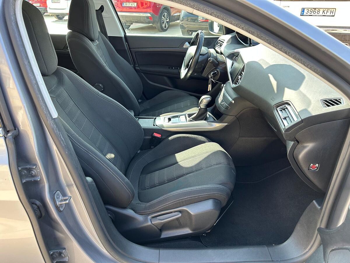 PEUGEOT 308 ALLURE 1.2 E-THP AUTO SPANISH LHD IN SPAIN 61000 MILES SUPERB 2017