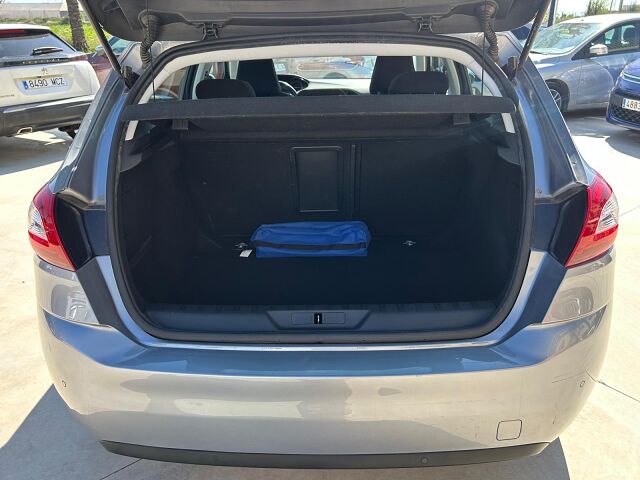 PEUGEOT 308 ALLURE 1.2 E-THP AUTO SPANISH LHD IN SPAIN 61000 MILES SUPERB 2017