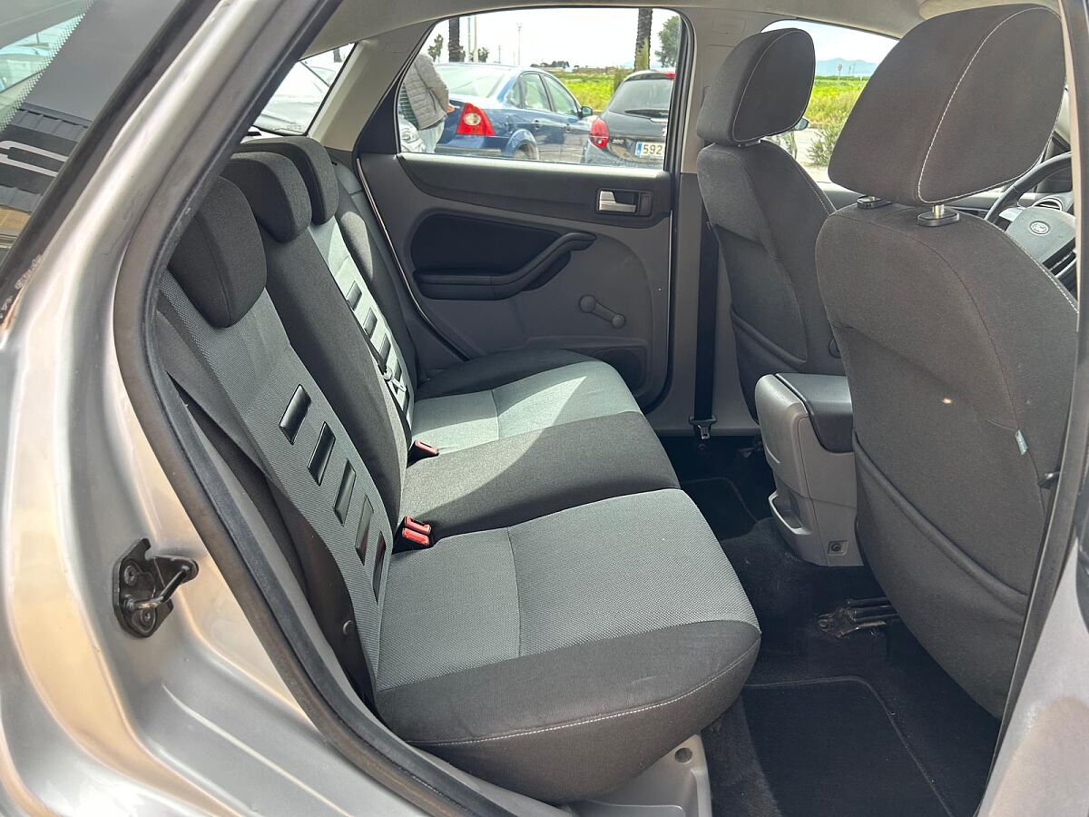 FORD FOCUS TREND 1.6 AUTO SPANISH LHD IN SPAIN ONLY 76000 MILES SUPERB 2008