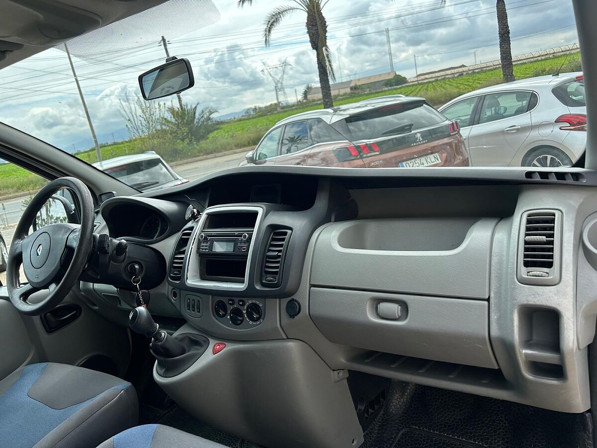 RENAULT TRAFIC 9 SEATS 2.0 DCI SPANISH LHD IN SPAIN 137000 MILES SUPERB 2013