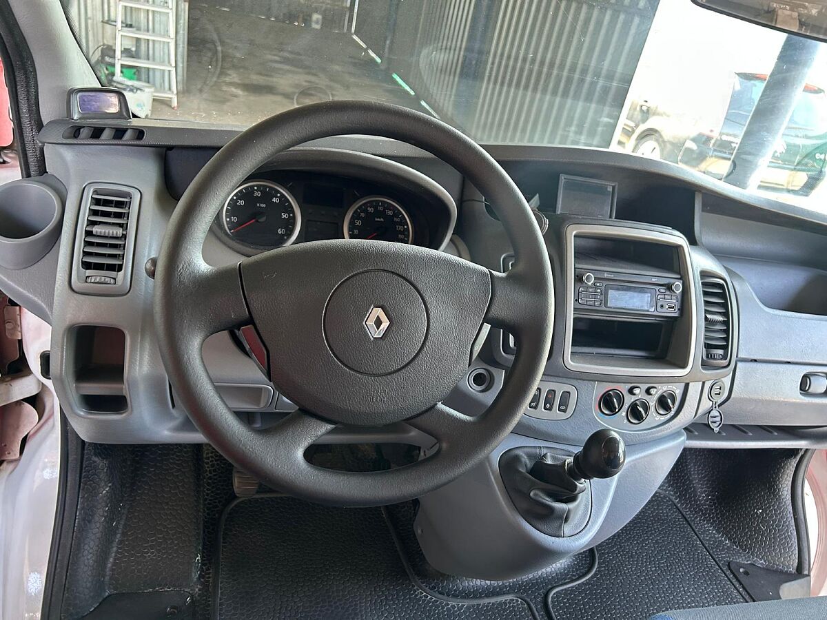 RENAULT TRAFIC 9 SEATS 2.0 DCI SPANISH LHD IN SPAIN 137000 MILES SUPERB 2013