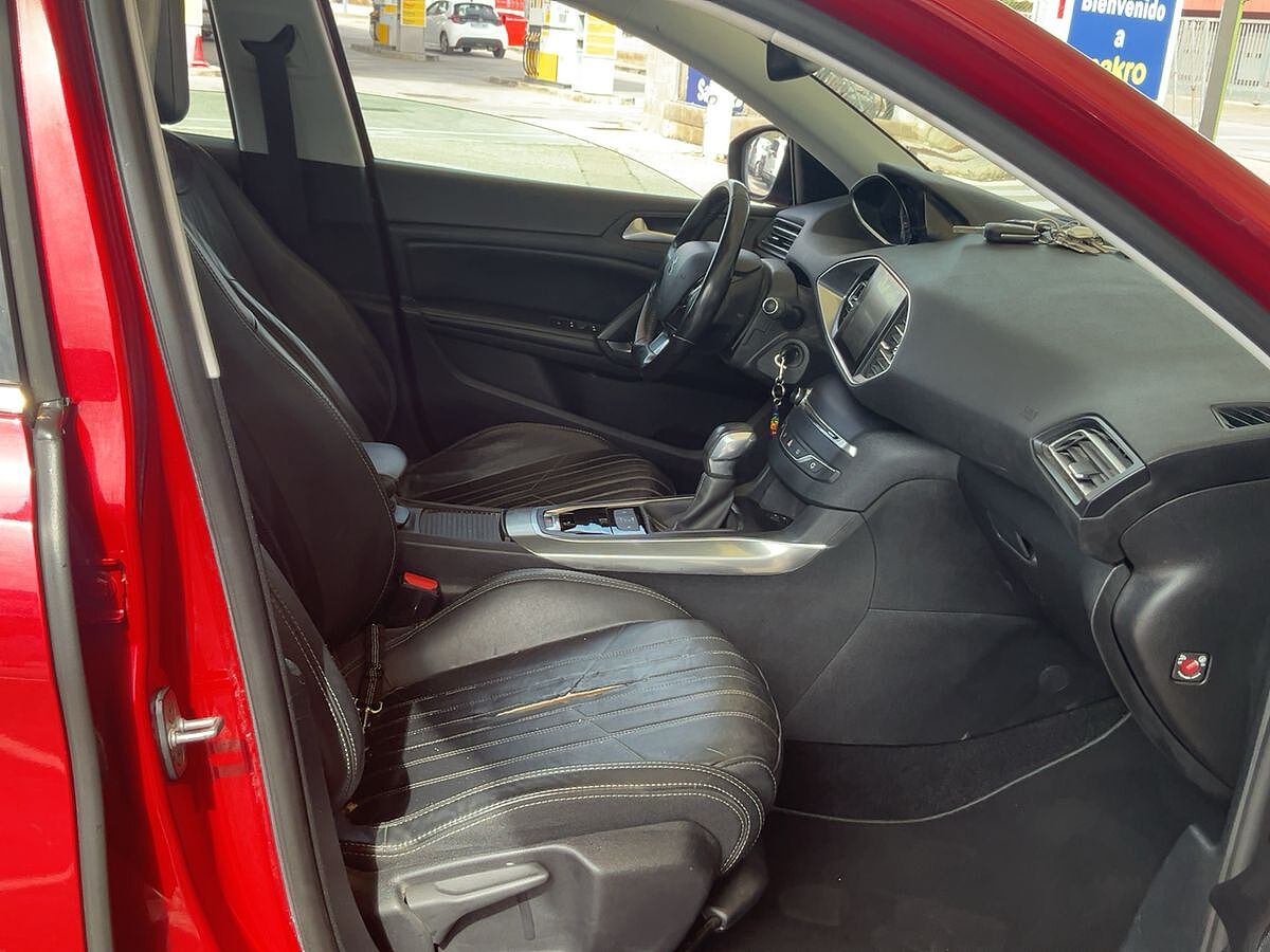 COMING SOON PEUGEOT 308 ALLURE 1.2 E-THP AUTO SPANISH LHD IN SPAIN 78000 MILES SUPERB 2015