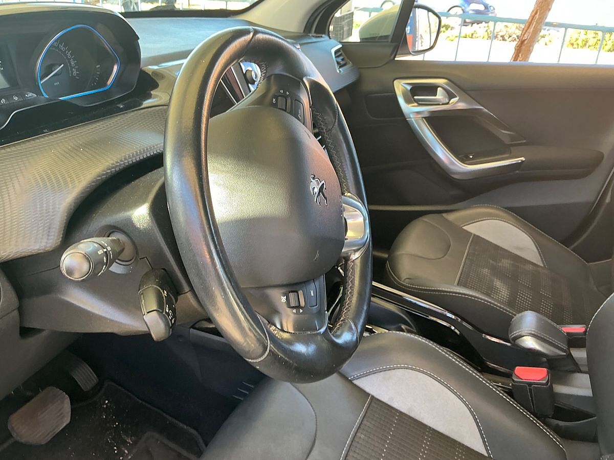 COMING SOON PEUGEOT 2008 ALLURE 1.2 E-THP AUTO SPANISH LHD IN SPAIN 43000 MILES 1 OWNER 2017