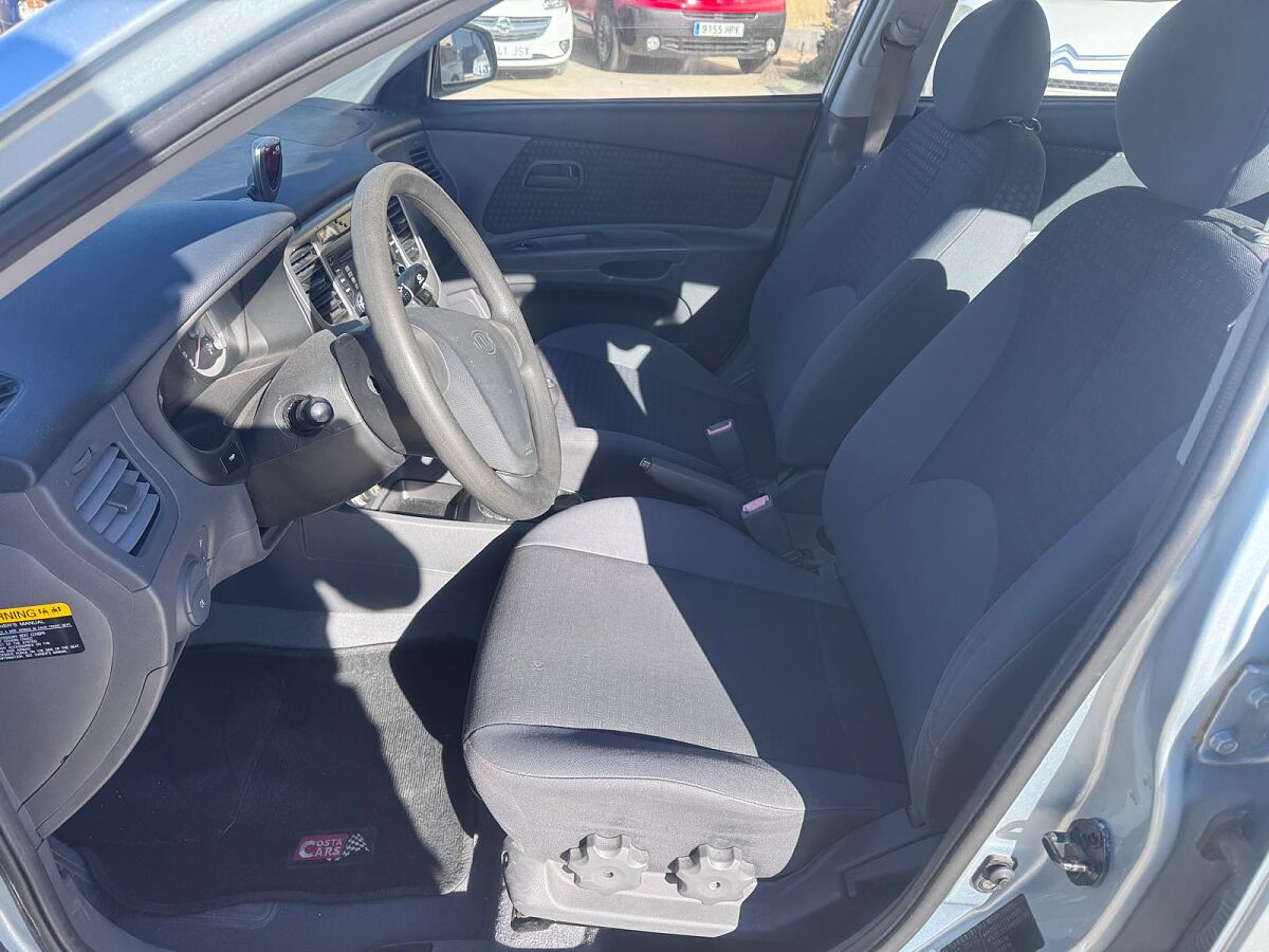 JUST ARRIVED AWAITING PREPERATION KIA RIO COMFORT 1.4 SPANISH LHD IN SPAIN ONLY 42000 MILES SUPERB 2006