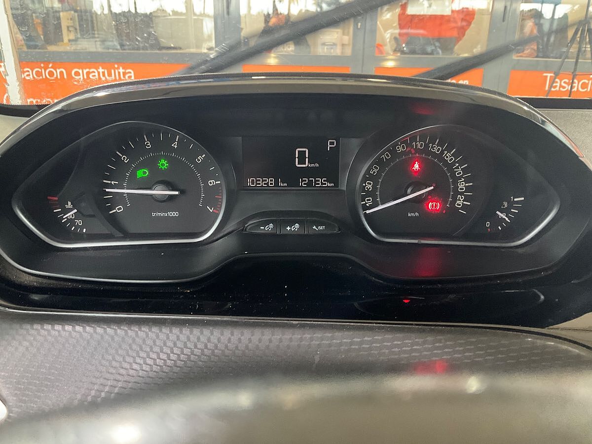 COMING SOON PEUGEOT 2008 STYLE 1.2 E-THP AUTO SPANISH LHD IN SPAIN 64000 MILES 1 OWNER 2018