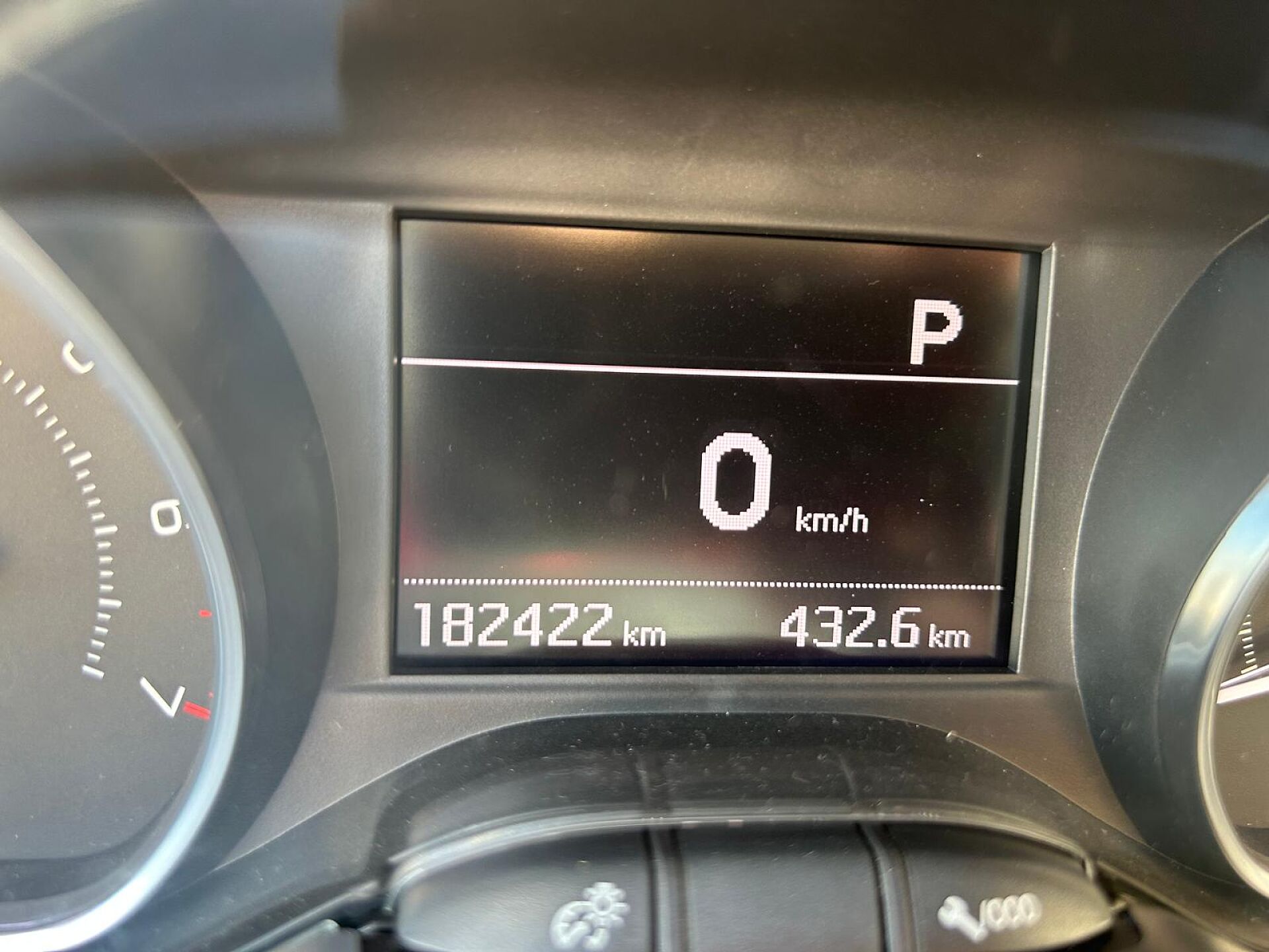 PEUGEOT 208 ALLURE 1.2 E-THP AUTO SPANISH LHD IN SPAIN 113000 MILES ...