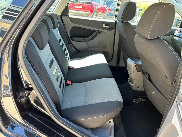 FORD FOCUS ZETEC 1.6 UK RHD IN SPAIN 132000 MILES LONG MOT SUPERB 2010