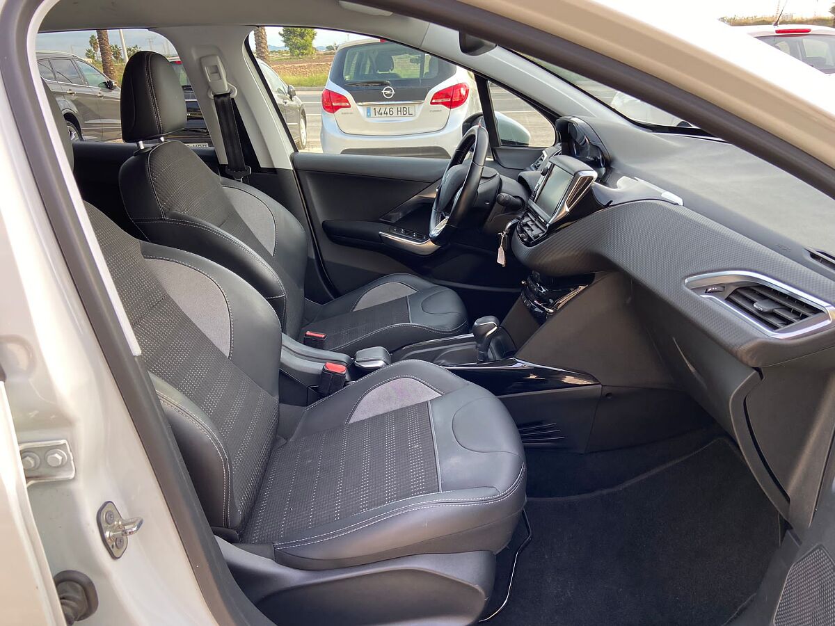 COMING SOON PEUGEOT 2008 ALLURE 1.2 E-THP AUTO SPANISH LHD IN SPAIN 44000 MILES SUPERB 2018