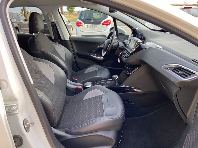 COMING SOON PEUGEOT 2008 ALLURE 1.2 E-THP AUTO SPANISH LHD IN SPAIN 44000 MILES SUPERB 2018