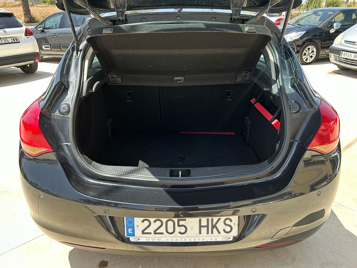 OPEL ASTRA SELECTIVE 1.6 SPANISH LHD IN SPAIN ONLY 81000 MILES SUPER 2012