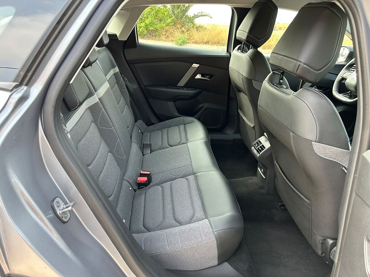 CITROEN C4 HYBRID PLUS 1.2 E-THP AUTO SPANISH LHD IN SPAIN ONLY 17000 MILES 2024
