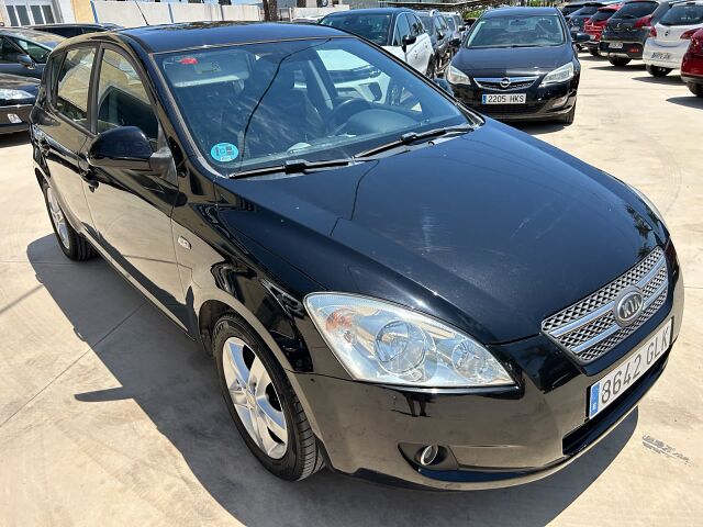 KIA CEED COMFORT 1.4 SPANISH LHD IN SPAIN 118000 MILES SUPERB LITTLE CAR 2009
