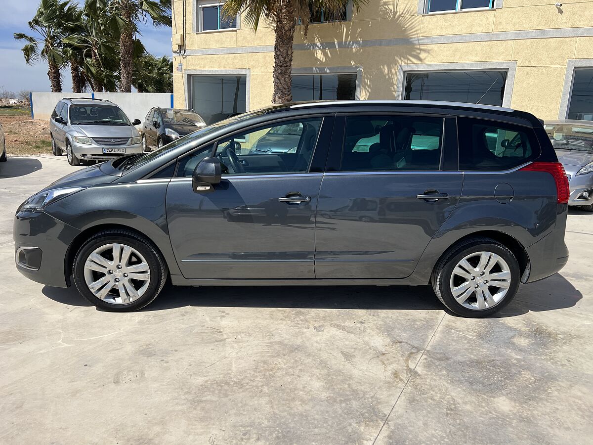 PEUGEOT 5008 ALLURE 1.6 HDI AUTO SPANISH LHD IN SPAIN 84000 MILES 7 SEATS 2015