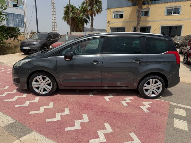 PEUGEOT 5008 ALLURE 1.6 HDI AUTO SPANISH LHD IN SPAIN 84000 MILES 7 SEATS 2015