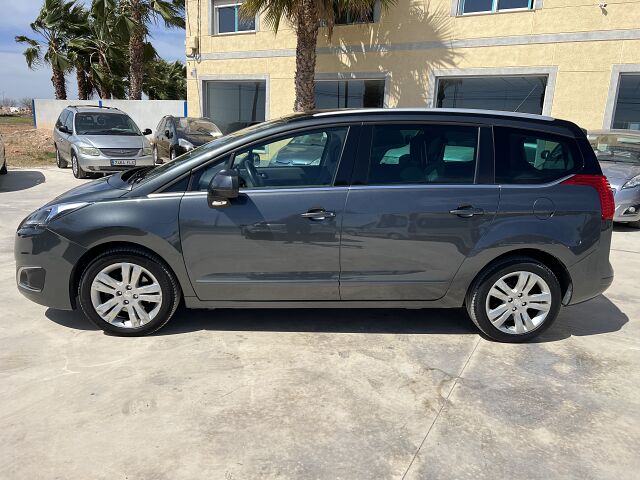 PEUGEOT 5008 ALLURE 1.6 HDI AUTO SPANISH LHD IN SPAIN 84000 MILES 7 SEATS 2015