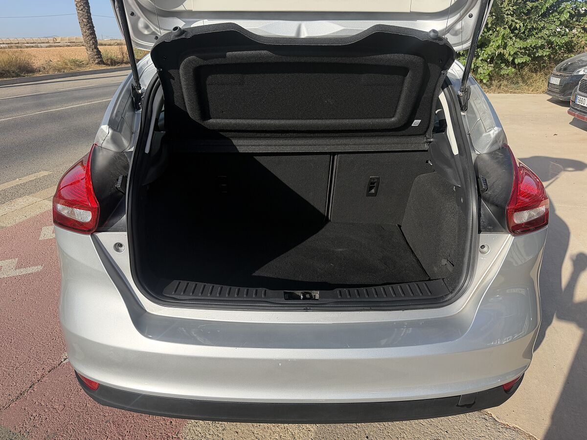 FORD FOCUS TREND PLUS 1.6 TI-VCT AUTO SPANISH LHD IN SPAIN 71000 MILES FFSH 2016
