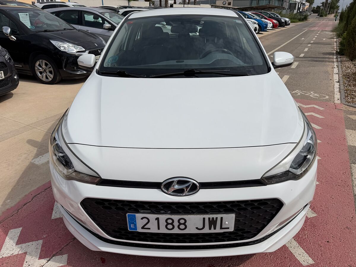 HYUNDAI I20 ACTIVE 1.2 PETROL SPANISH LHD IN SPAIN ONLY 21000 MILES SUPERB 2017