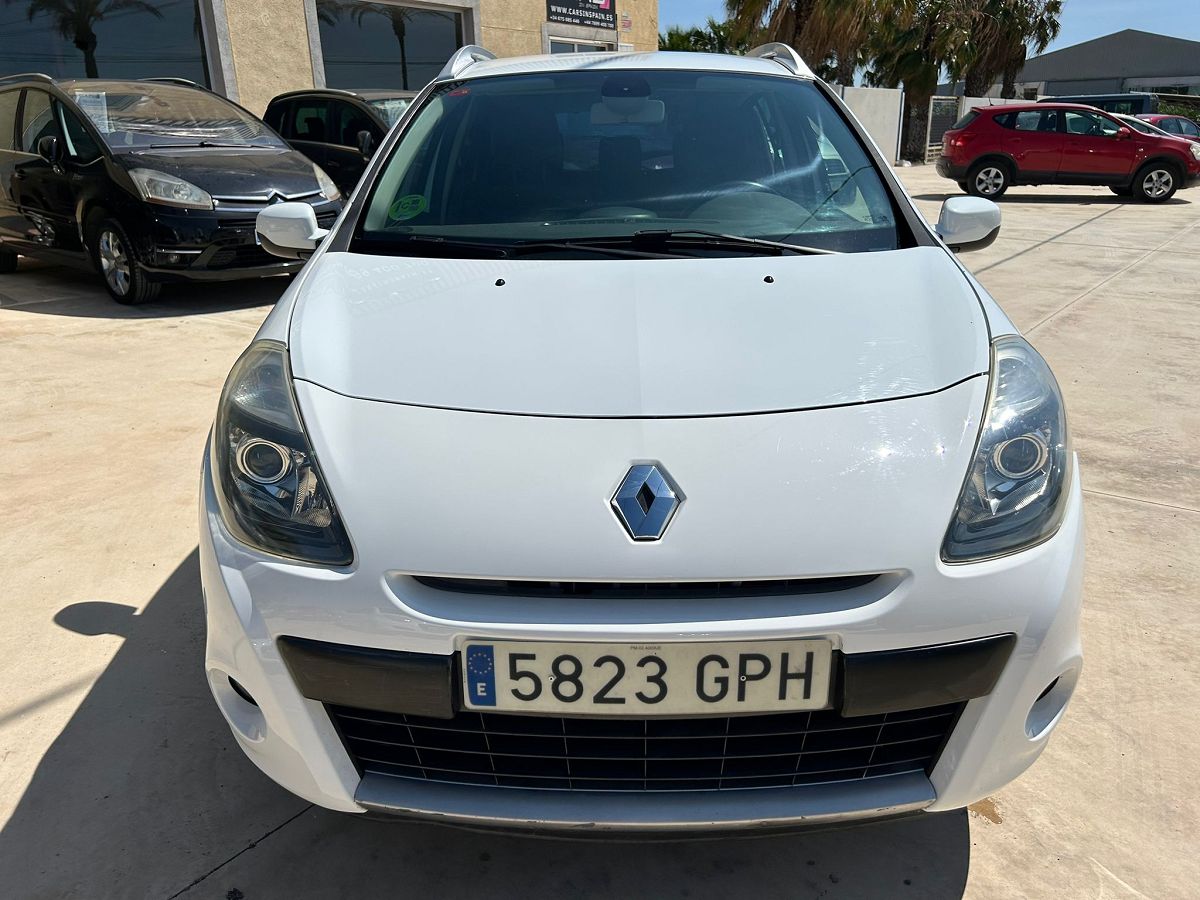 RENAULT CLIO ESTATE PRIVILEGE 1.6 AUTO SPANISH LHD IN SPAIN 113000 MILES 2009