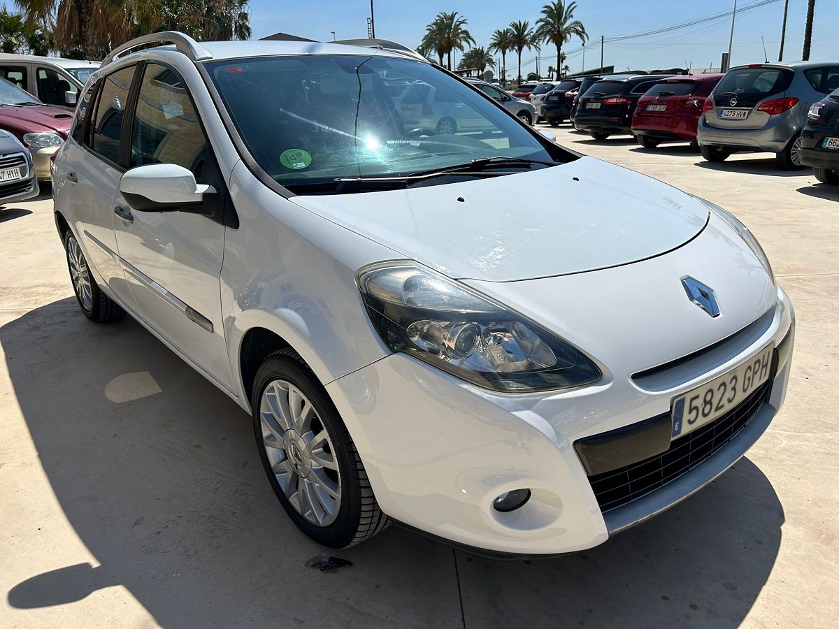 RENAULT CLIO ESTATE PRIVILEGE 1.6 AUTO SPANISH LHD IN SPAIN 113000 MILES 2009