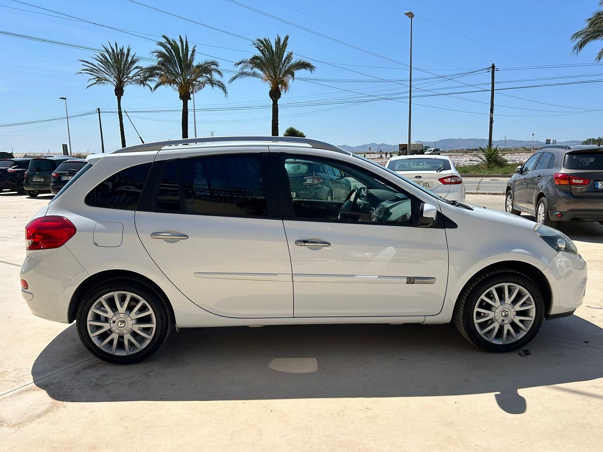 RENAULT CLIO ESTATE PRIVILEGE 1.6 AUTO SPANISH LHD IN SPAIN 113000 MILES 2009