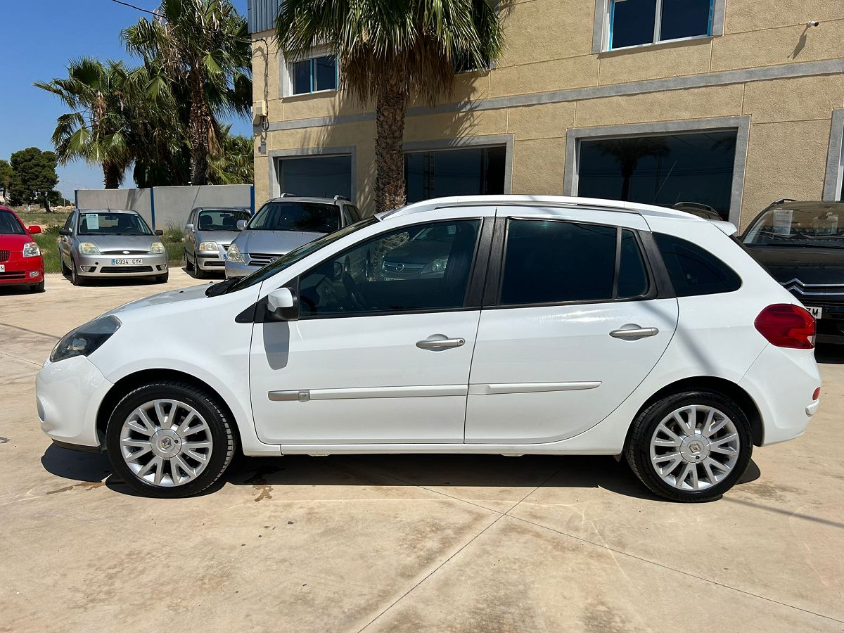 RENAULT CLIO ESTATE PRIVILEGE 1.6 AUTO SPANISH LHD IN SPAIN 113000 MILES 2009