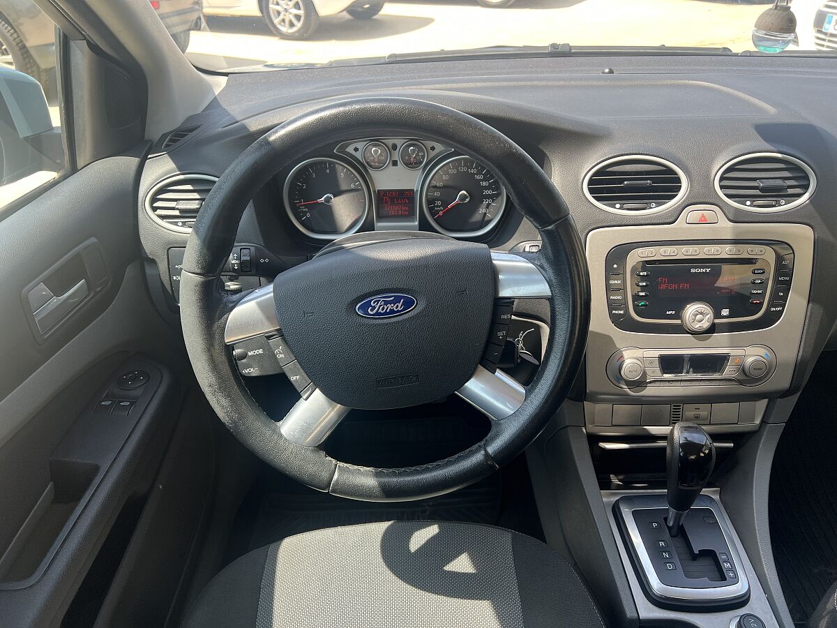 FORD FOCUS TREND 1.6 AUTO SALOON SPANISH LHD IN SPAIN 118000 MILES SUPER 2008