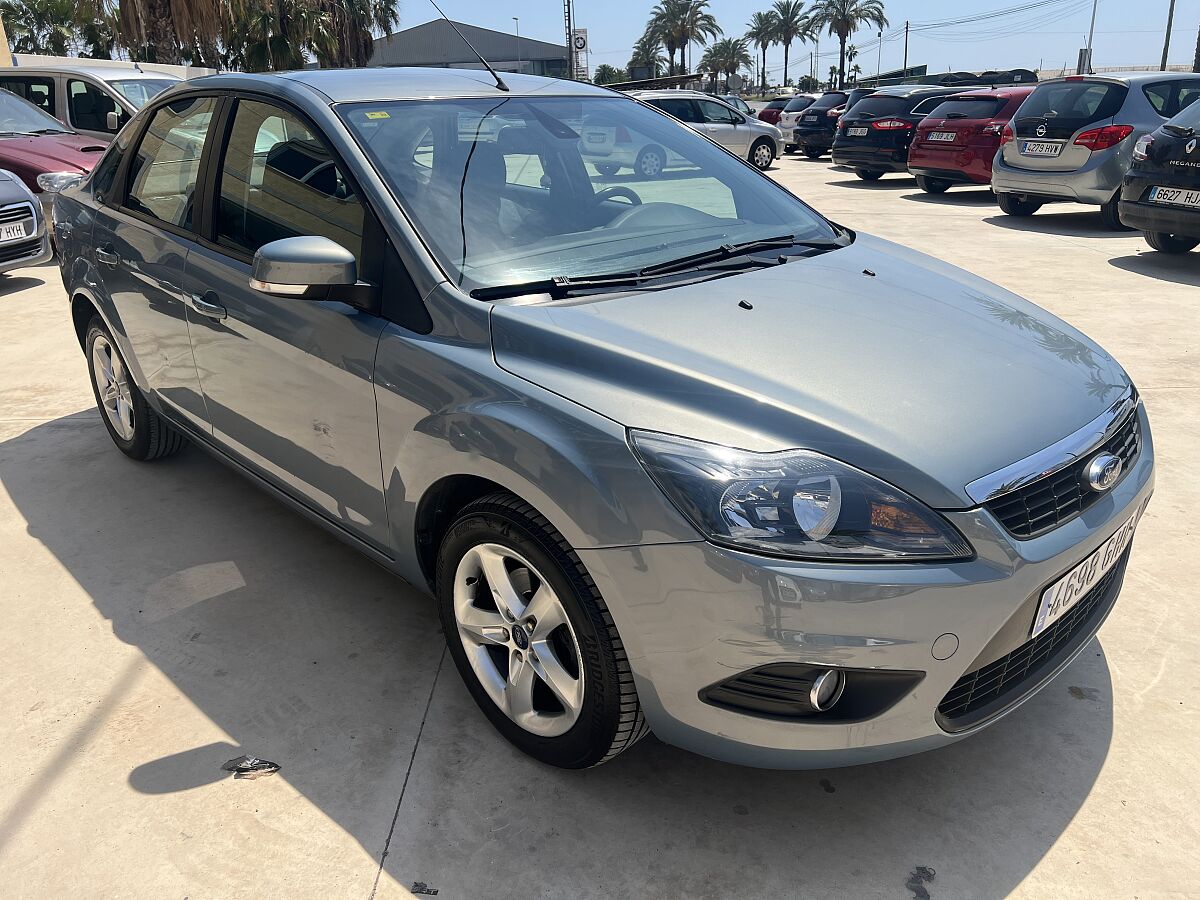 FORD FOCUS TREND 1.6 AUTO SALOON SPANISH LHD IN SPAIN 118000 MILES SUPER 2008