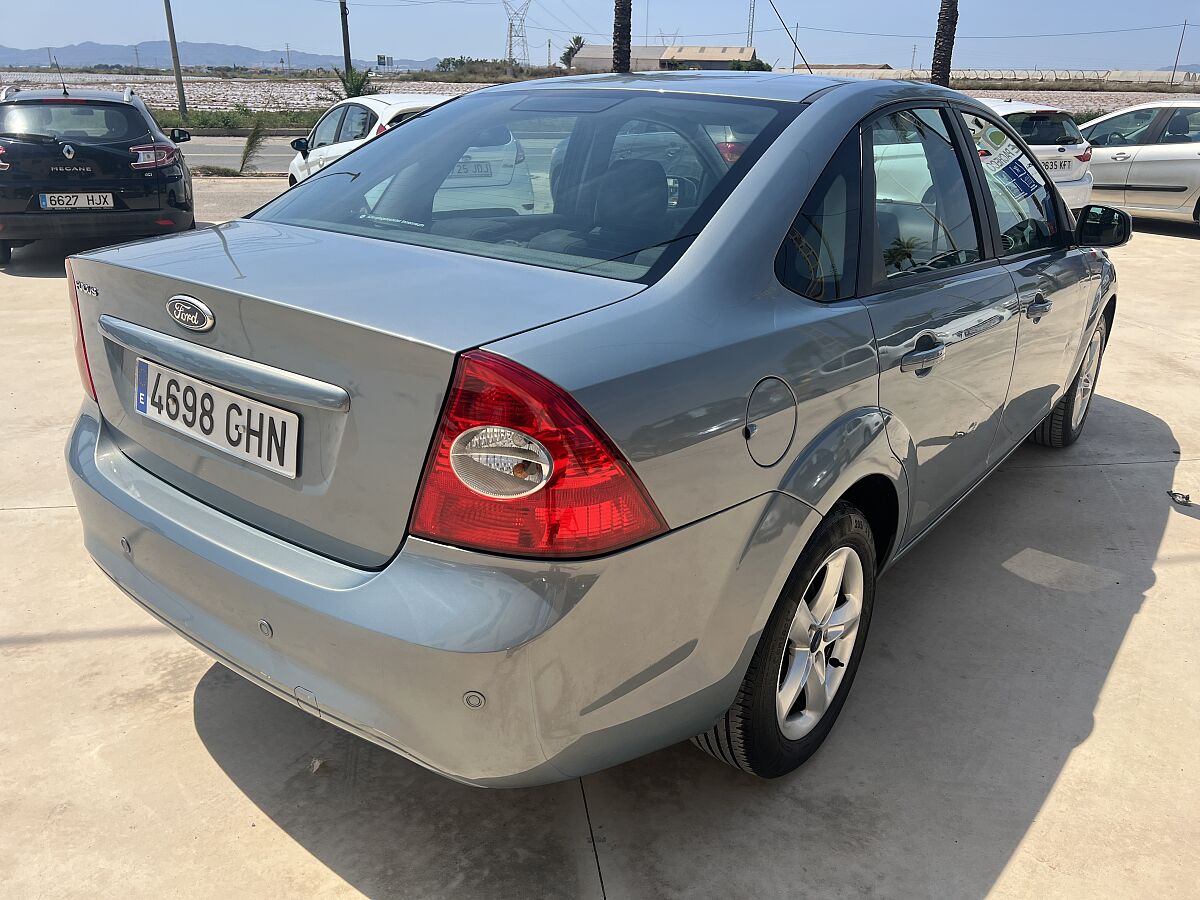 FORD FOCUS TREND 1.6 AUTO SALOON SPANISH LHD IN SPAIN 118000 MILES SUPER 2008