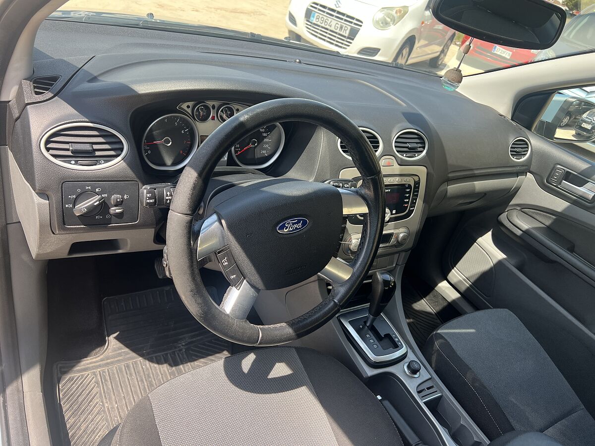 FORD FOCUS TREND 1.6 AUTO SALOON SPANISH LHD IN SPAIN 118000 MILES SUPER 2008