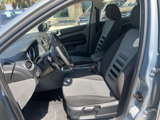 FORD FOCUS TREND 1.6 AUTO SALOON SPANISH LHD IN SPAIN 118000 MILES SUPER 2008
