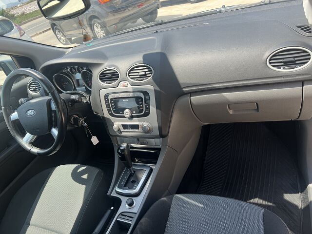 FORD FOCUS TREND 1.6 AUTO SALOON SPANISH LHD IN SPAIN 118000 MILES SUPER 2008