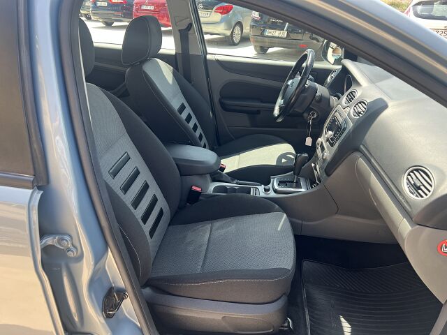 FORD FOCUS TREND 1.6 AUTO SALOON SPANISH LHD IN SPAIN 118000 MILES SUPER 2008