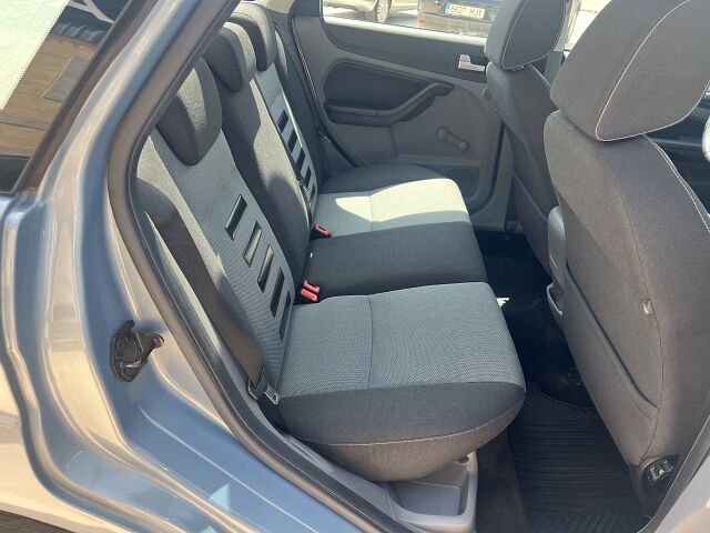FORD FOCUS TREND 1.6 AUTO SALOON SPANISH LHD IN SPAIN 118000 MILES SUPER 2008