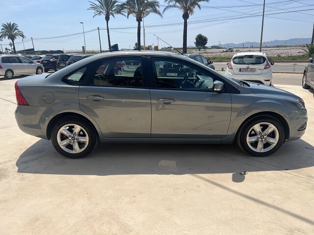 FORD FOCUS TREND 1.6 AUTO SALOON SPANISH LHD IN SPAIN 118000 MILES SUPER 2008