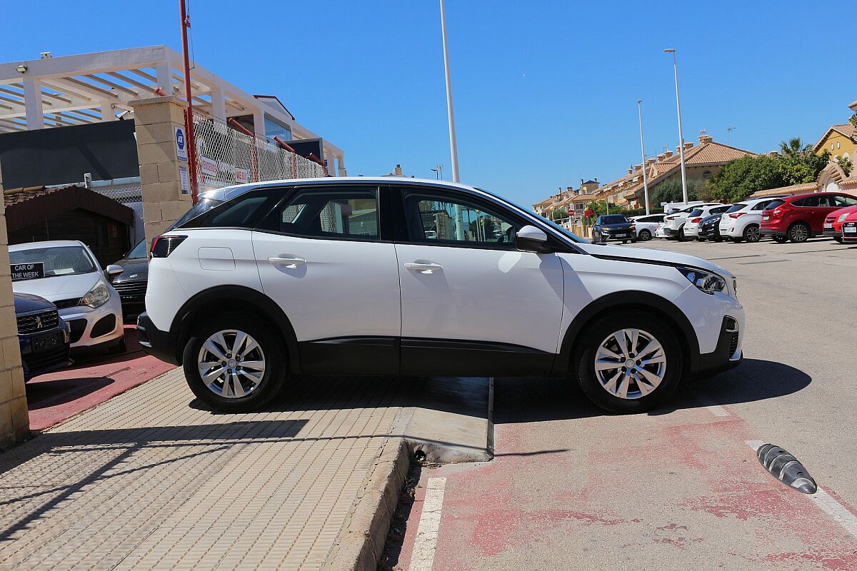PEUGEOT 3008 ACTIVE 1.2 E-THP MANUAL SPANISH LHD IN SPAIN 78000 MILES SUPER 2019