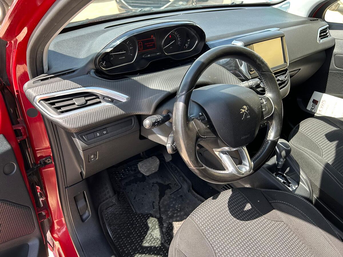 PEUGEOT 208 ALLURE 1.2 E-THP AUTO SPANISH LHD IN SPAIN 82000 MILES SUPERB 2015
