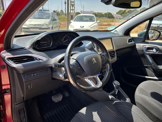 PEUGEOT 208 ALLURE 1.2 E-THP AUTO SPANISH LHD IN SPAIN 82000 MILES SUPERB 2015